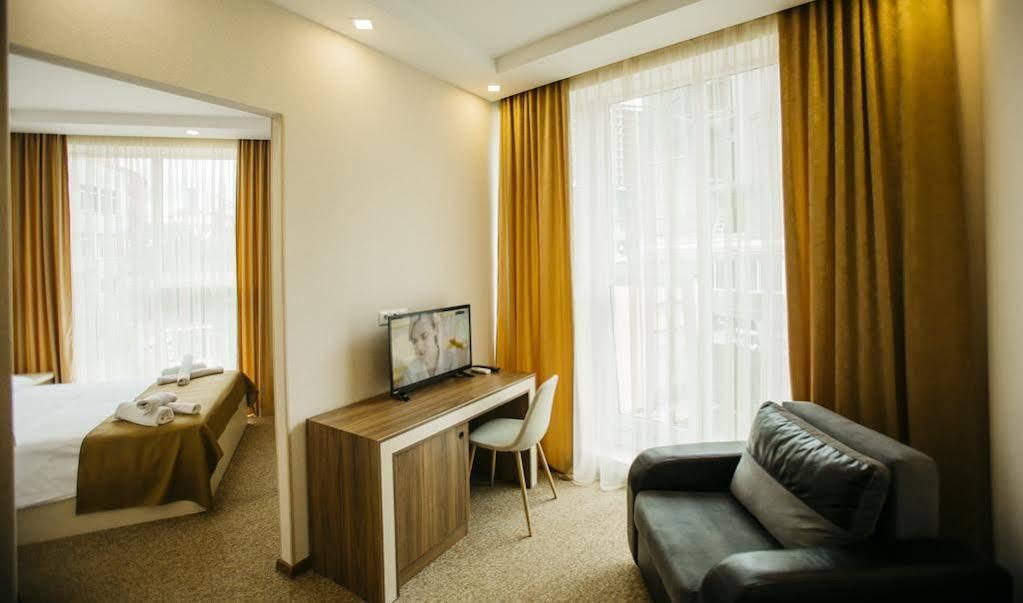 City Hotel Batumi Exterior foto